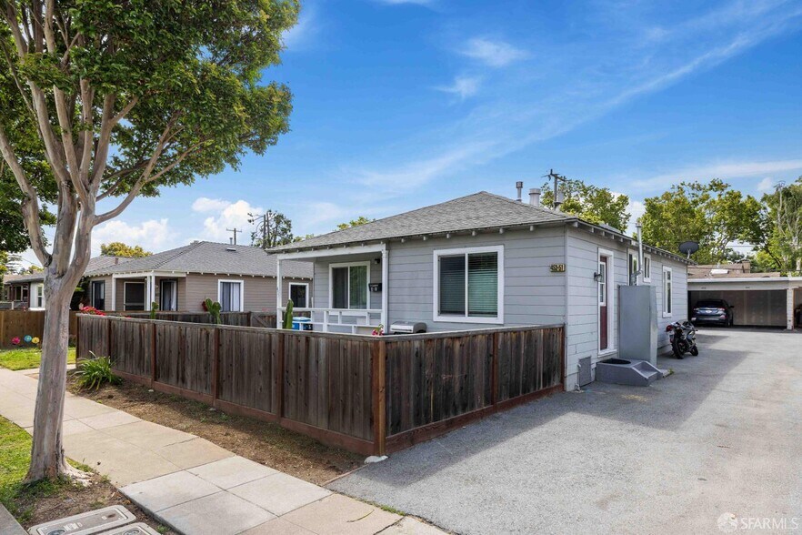 451 Rollins Rd, Burlingame, CA à vendre - Photo de l’immeuble – Image 2 sur 12