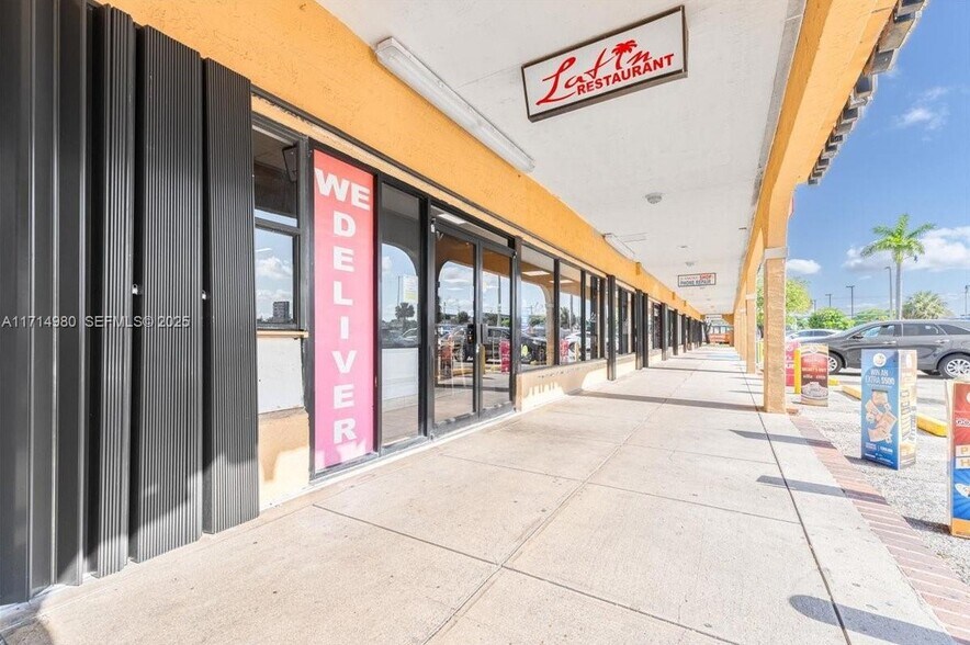 10720 W Flagler St, Miami, FL à louer - Photo de l’immeuble – Image 3 sur 26