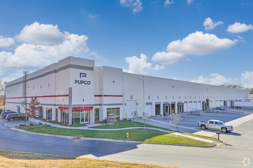 8710 Airpark West Dr, Charlotte, NC à louer - Photo de l’immeuble – Image 2 sur 4