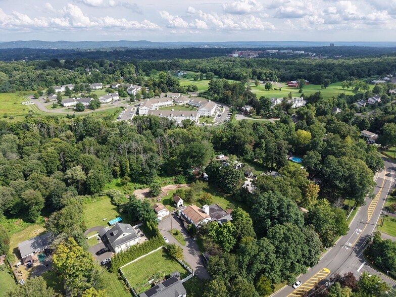 184 S Pascack Rd, Nanuet, NY à vendre - Photo de l’immeuble – Image 3 sur 46
