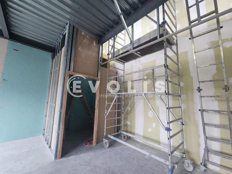 Local d’activités dans Villemoirieu à louer - Photo de l’immeuble – Image 3 sur 16