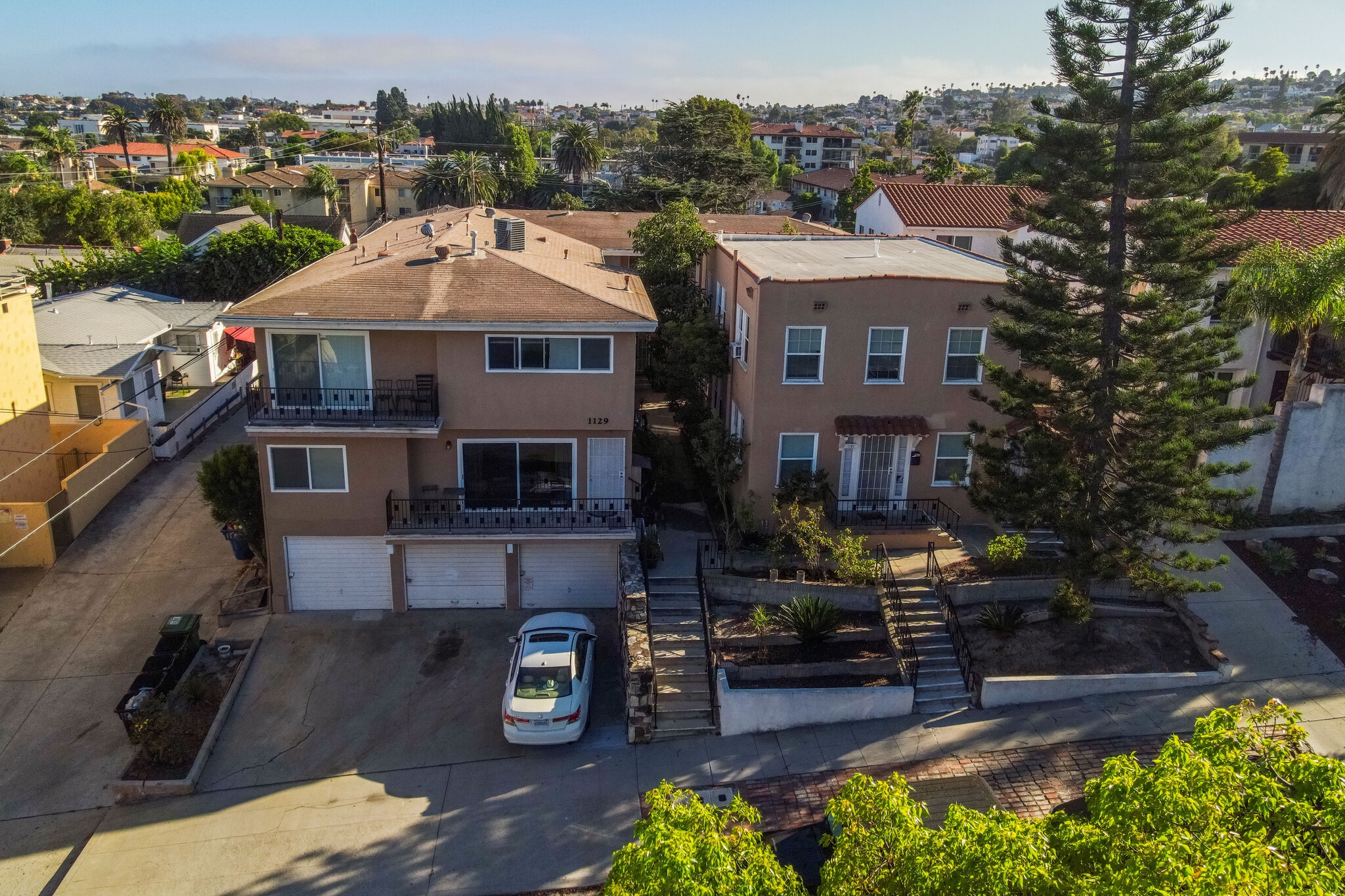 1129-1135 W 10th St, San Pedro, CA à vendre Photo de l’immeuble– Image 1 sur 10