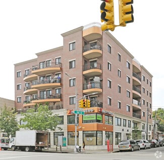 Plus de détails pour 10604 Northern Blvd, Corona, NY - Logement à vendre