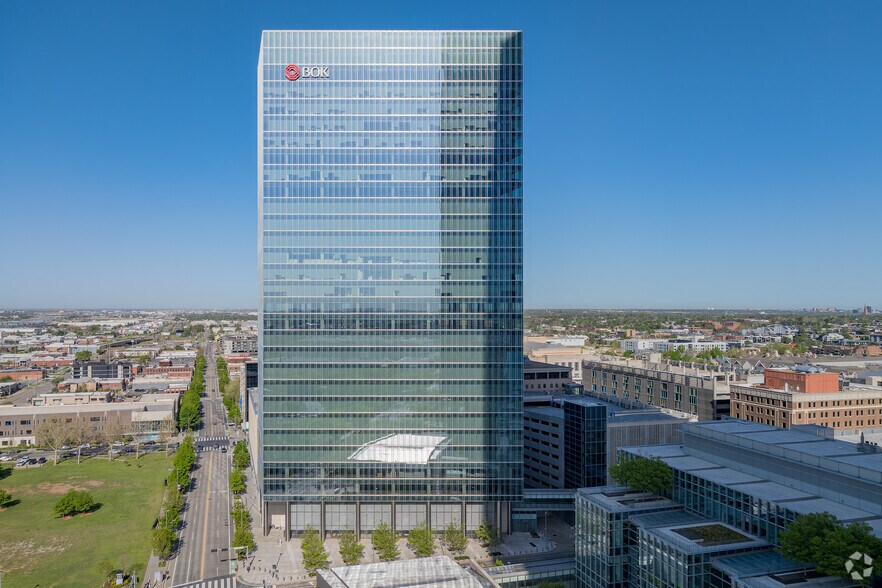 499 W Sheridan Ave, Oklahoma City, OK à louer - Photo de l’immeuble – Image 2 sur 35