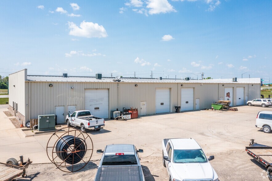 3401 Henry St SW, Bondurant, IA à louer - Photo de l’immeuble – Image 2 sur 10