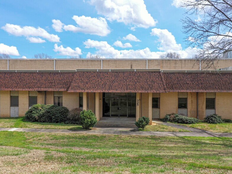 327 Lewis St, Oxford, NC à louer - Photo de l’immeuble – Image 1 sur 6