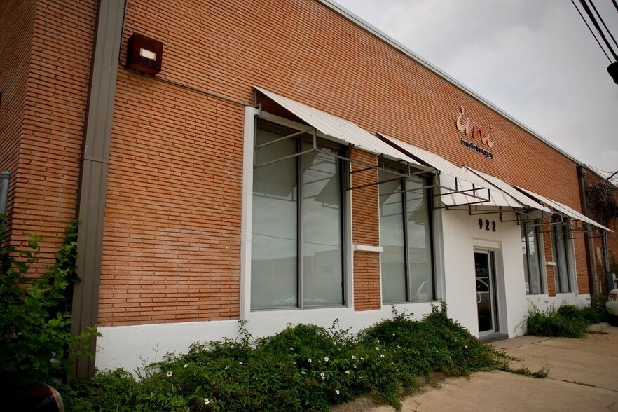 922 Dragon St, Dallas, TX à vendre - Photo de l’immeuble – Image 3 sur 26