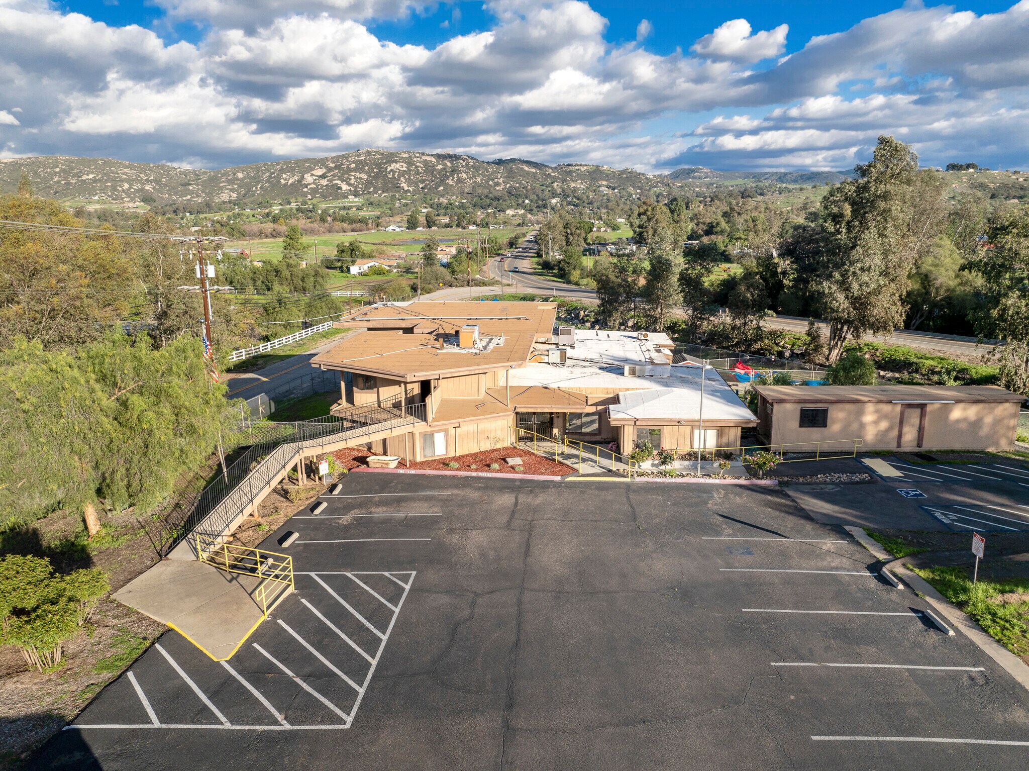 217 Earlham St, Ramona, CA à vendre Photo principale– Image 1 sur 14