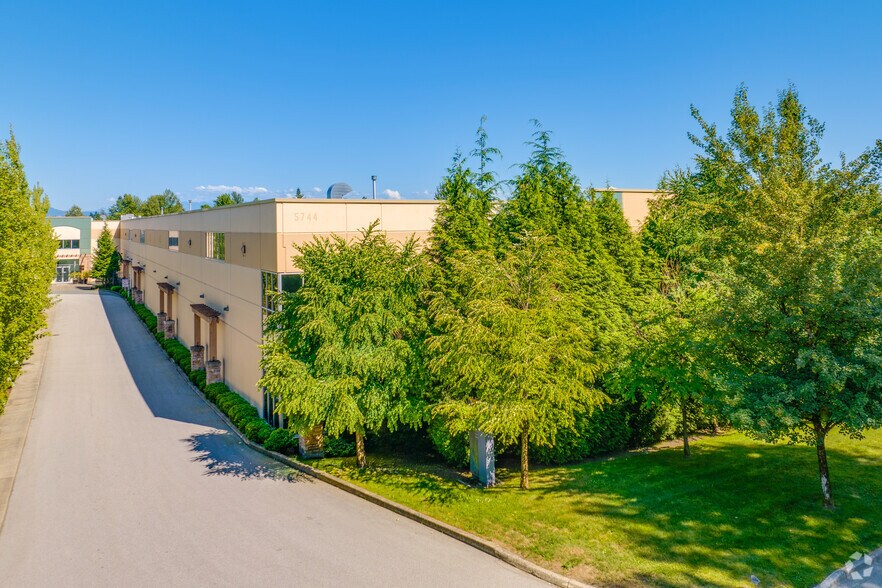5744 268th St, Langley Twp, BC à vendre - Photo de l’immeuble – Image 1 sur 7