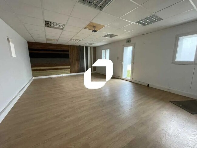 Plus de détails pour Bureau, Local d'activités à louer