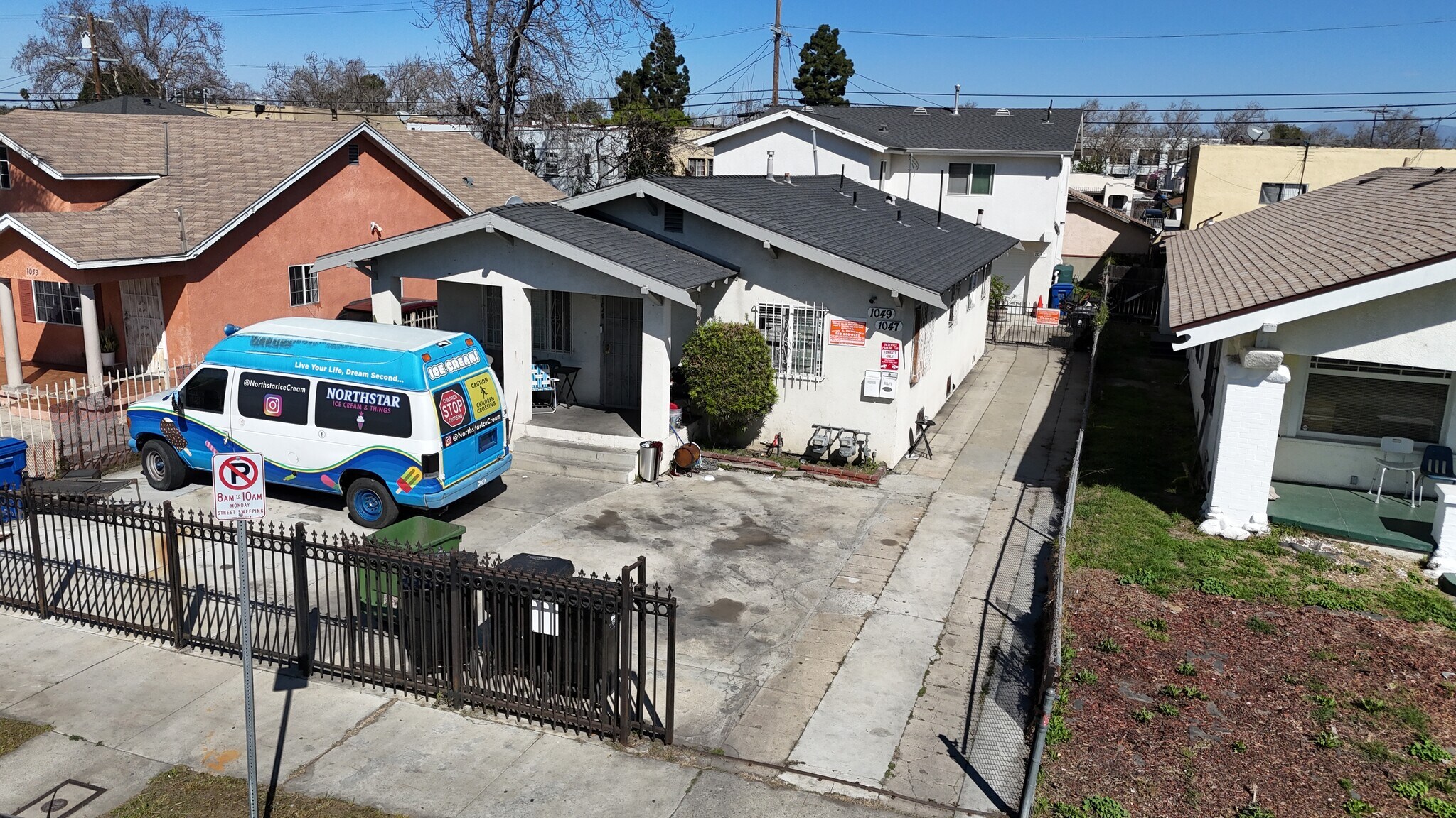 1049 W 61st St, Los Angeles, CA à vendre Photo principale– Image 1 sur 9