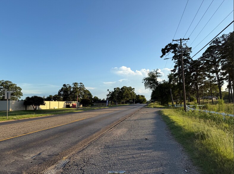 North Main Street, Gladewater, TX à vendre - Photo de l’immeuble – Image 3 sur 3