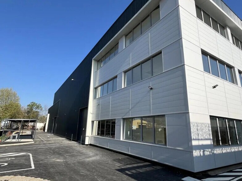 20 Avenue Marcellin Berthelot, Villeneuve-la-Garenne à louer - Photo de l’immeuble – Image 2 sur 13