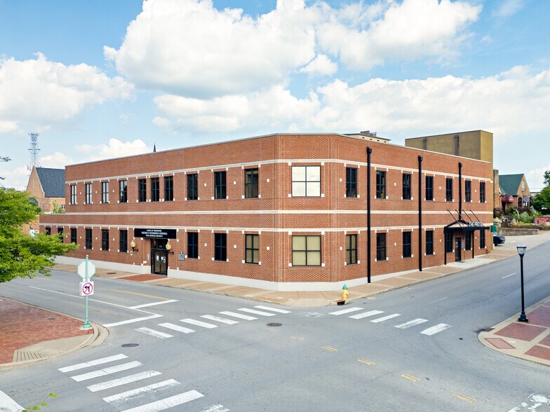 200 Commerce St, Clarksville, TN à louer - Photo de l’immeuble – Image 2 sur 11