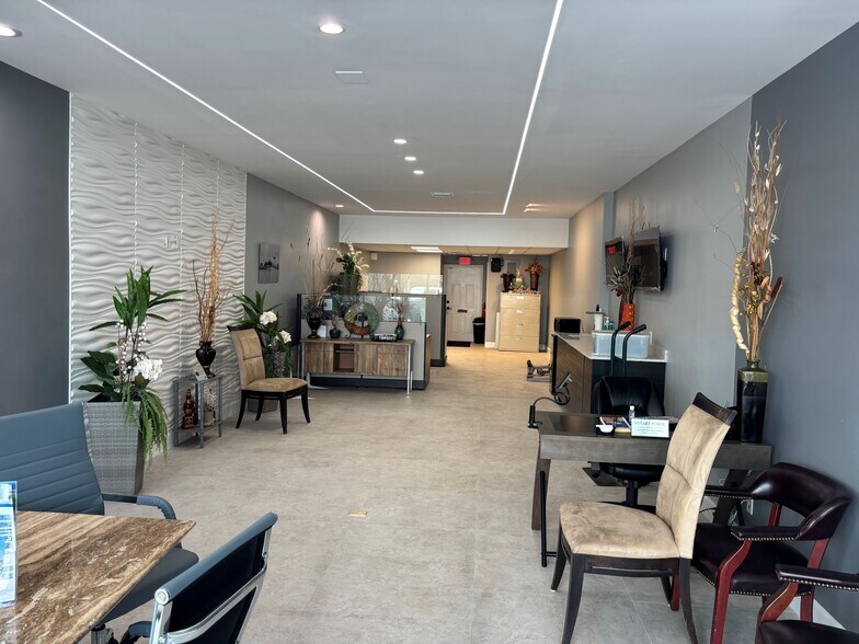 2661-2671 E Oakland Park Blvd, Fort Lauderdale, FL à louer - Photo principale – Image 1 sur 7