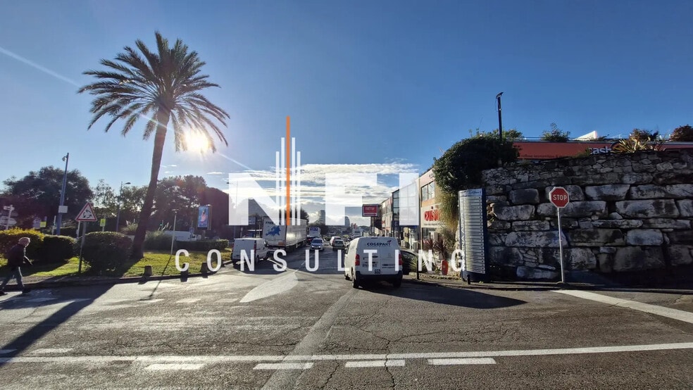 Local commercial dans Villeneuve-Loubet à louer - Photo de l’immeuble – Image 3 sur 7