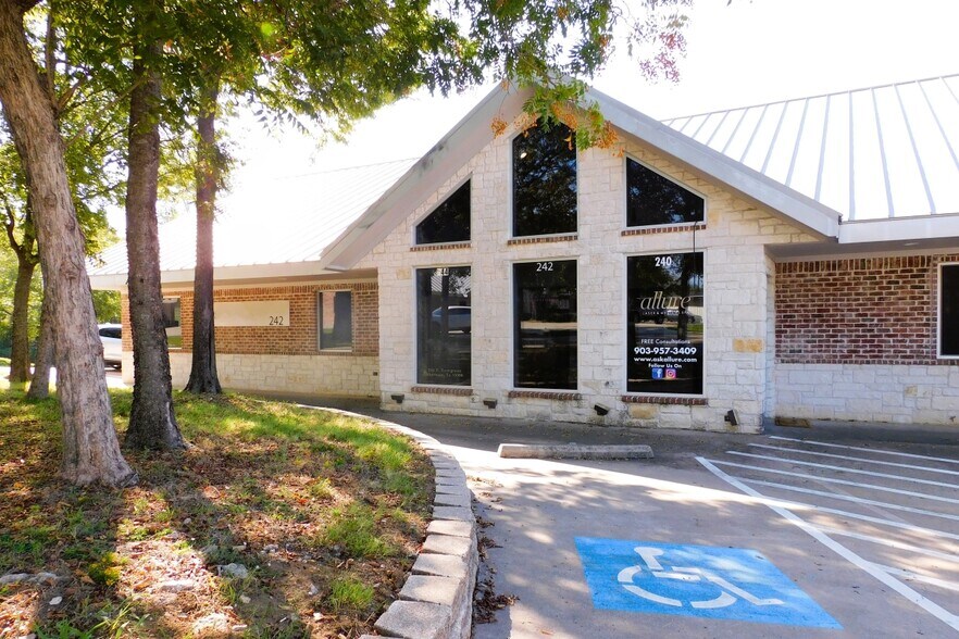 200 E Evergreen St, Sherman, TX à louer - Photo principale – Image 1 sur 3