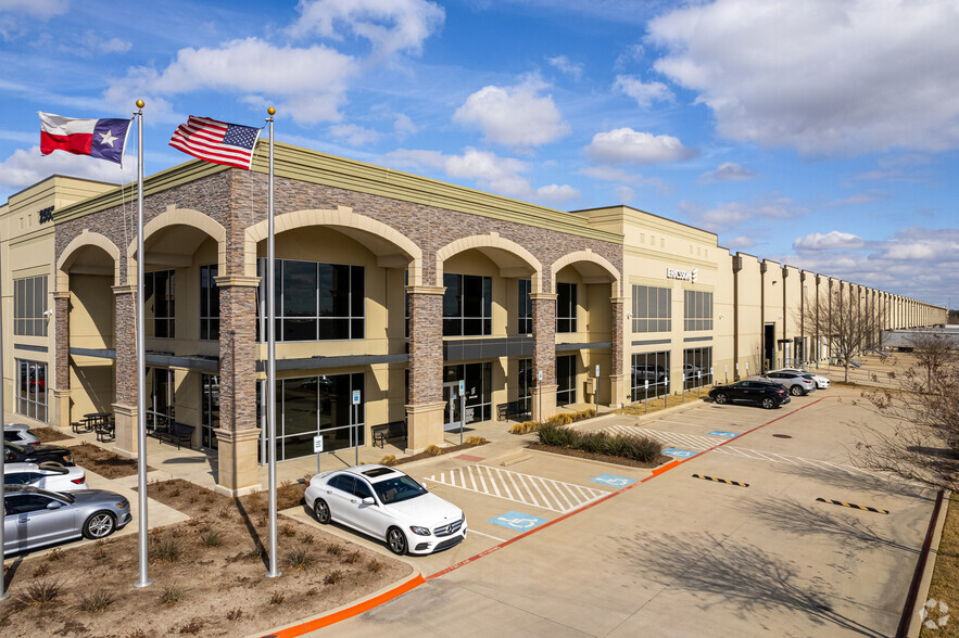 2555 S Valley Pky, Lewisville, TX à louer - Photo de l’immeuble – Image 1 sur 6