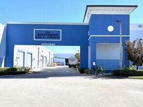 342 Pike Rd, West Palm Beach, FL à louer Photo de l’immeuble– Image 1 sur 6