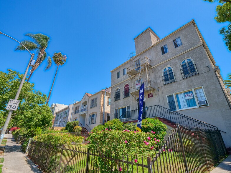 4160 Rosewood Ave, Los Angeles, CA à vendre - Photo de l’immeuble – Image 3 sur 16