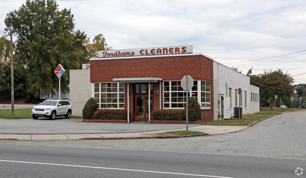 1900 Spring Garden St, Greensboro, NC à louer - Photo de l’immeuble – Image 2 sur 16