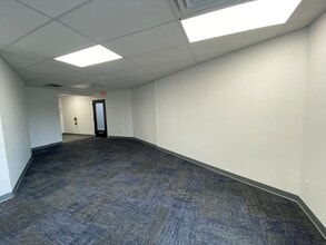 2138 Ashley Phosphate Rd, North Charleston, SC à louer Photo intérieure– Image 2 sur 7