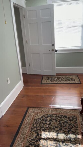 16 Oak Grove St, Mount Holly, NC à louer - Vidéo sur l’annonce professionnelle – Image 2 sur 13