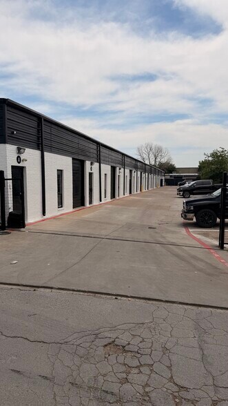 11166 Ables Ln, Dallas, TX à louer - Photo de l’immeuble – Image 3 sur 22