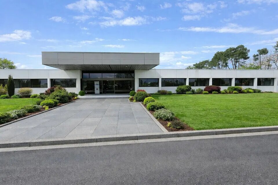 Local d’activités dans Canéjan à louer Photo de l’immeuble– Image 1 sur 14