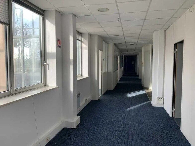 Bureau dans Neuilly-Plaisance à louer - Photo de l’immeuble – Image 3 sur 11