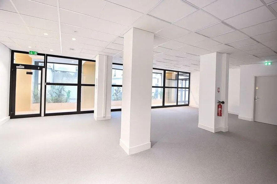 45-47 Rue Des Vinaigriers, Paris à louer - Photo intérieure – Image 3 sur 8