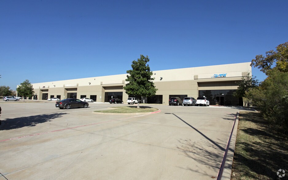 720 Industrial Blvd, Grapevine, TX à louer - Photo de l’immeuble – Image 3 sur 8