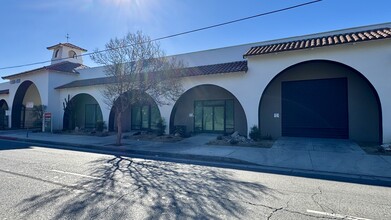 18320-18330 Oxnard St, Tarzana, CA à louer Photo de l’immeuble– Image 1 sur 16