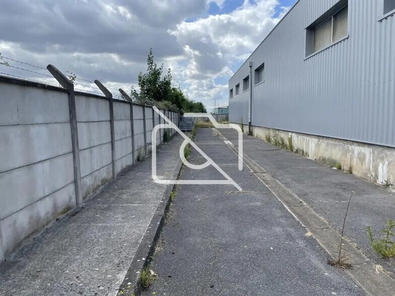 Local d’activités dans Gretz-Armainvilliers à louer - Photo de l’immeuble – Image 3 sur 4