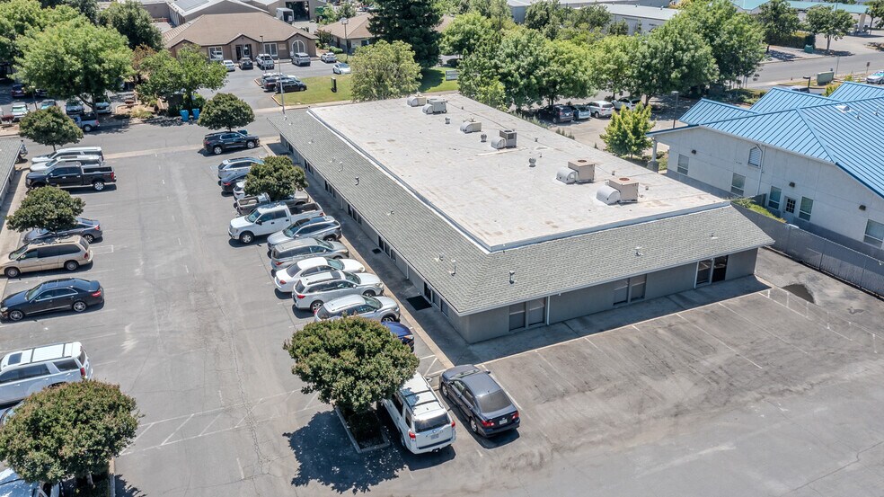 1547 Starr Dr, Yuba City, CA à vendre - Photo principale – Image 1 sur 9
