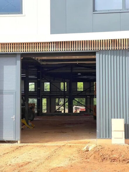 Local d'activités dans Plaisir à vendre - Photo de la construction – Image 2 sur 13