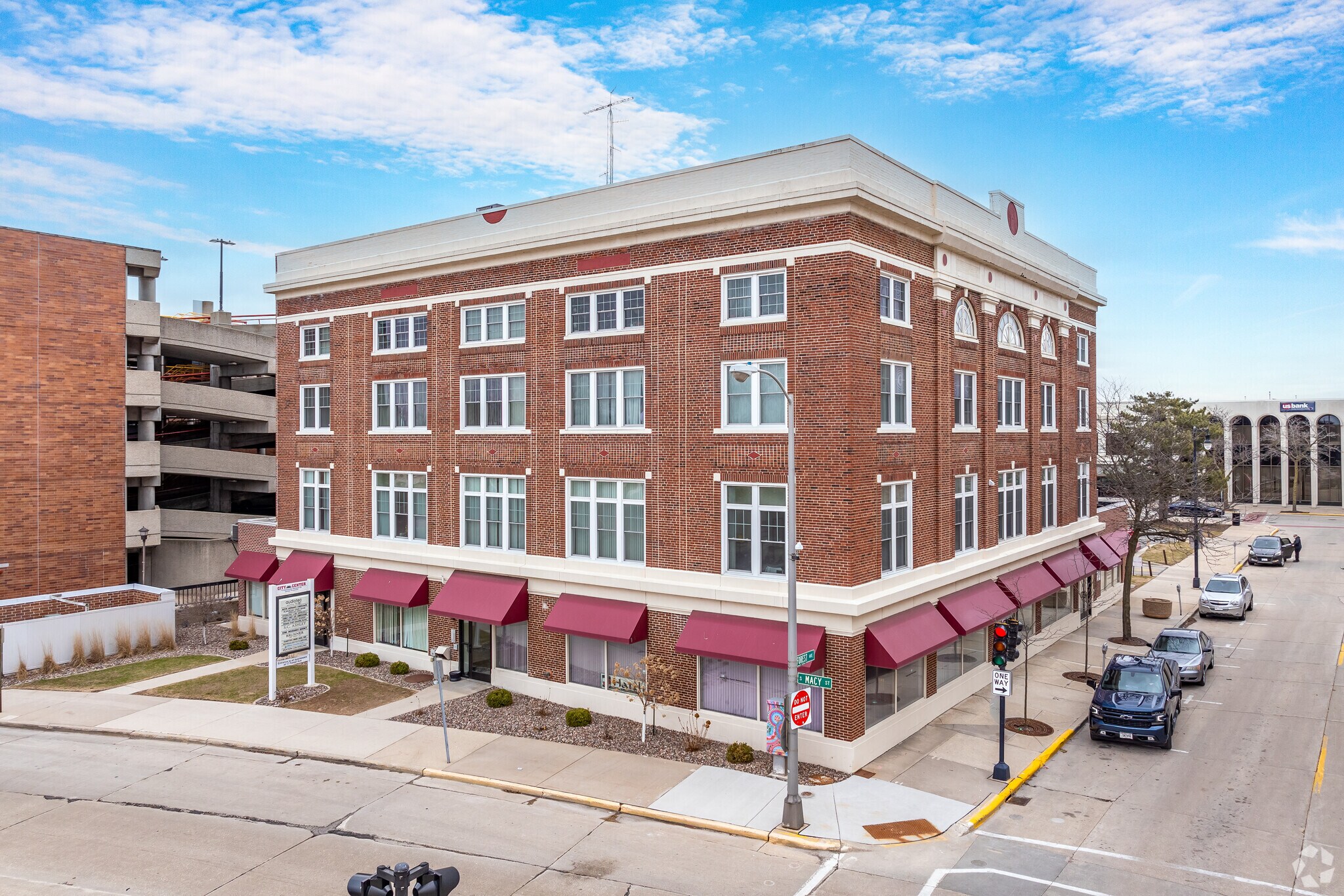 17 Forest Ave, Fond Du Lac, WI à louer Photo de l’immeuble– Image 1 sur 18