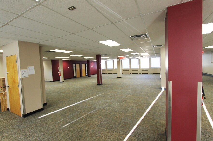 4909 50 St, Red Deer, AB à louer - Autre – Image 3 sur 14