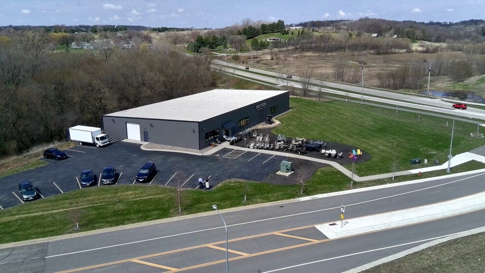 4825 Commercial Dr SW, Rochester, MN à vendre - Vidéo sur l’annonce professionnelle – Image 2 sur 11