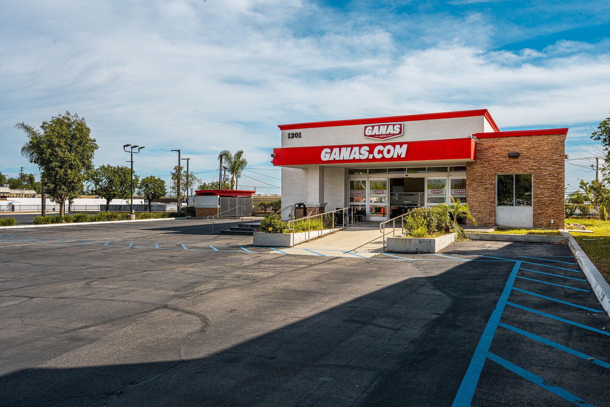 1201 W Holt Blvd, Ontario, CA à vendre Photo principale– Image 1 sur 64