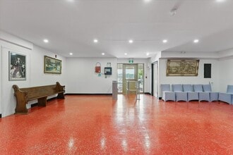 2261-2263 Dundas St W, Toronto, ON à louer Photo intérieure– Image 2 sur 12