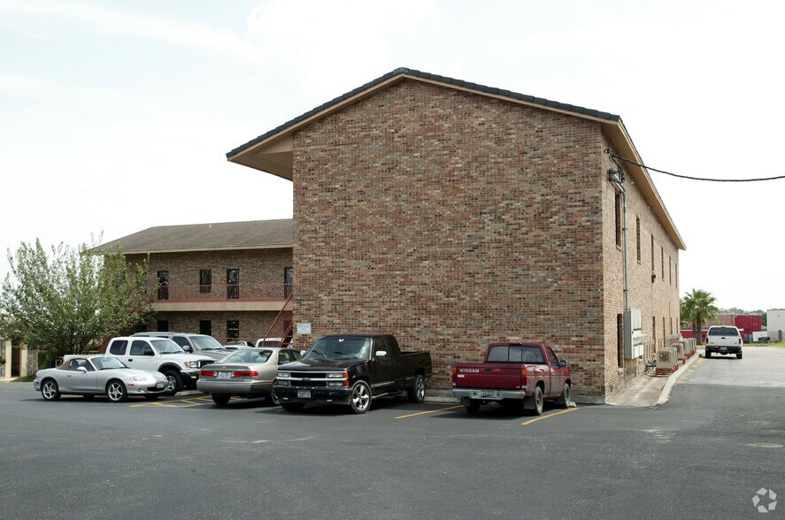 10221 Desert Sands St, San Antonio, TX à louer - Photo de l’immeuble – Image 3 sur 30