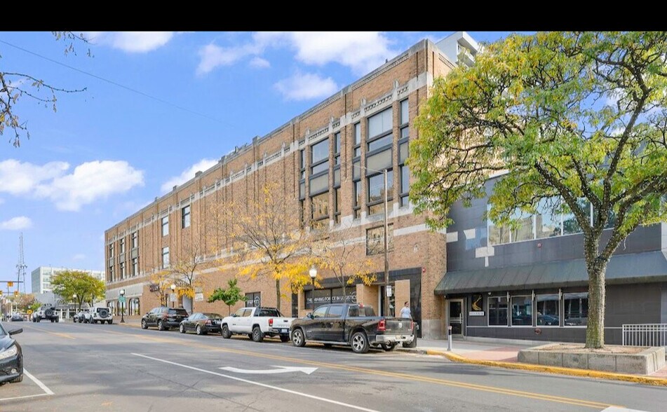 301-303 W 4th St, Royal Oak, MI à louer - Photo de l’immeuble – Image 2 sur 14