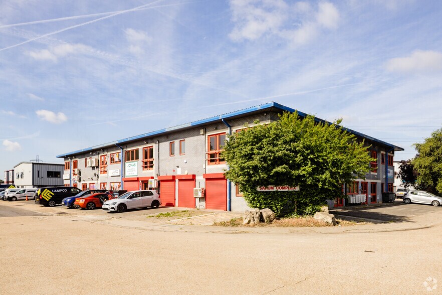 Salisbury Rd, Uxbridge à louer - Photo principale – Image 1 sur 5