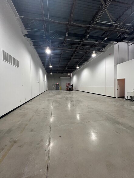 7766 SW Ellipse Way, Stuart, FL à louer - Photo de l’immeuble – Image 2 sur 7