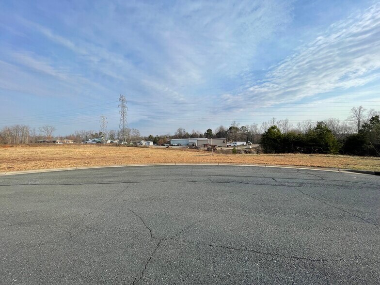 River Birch Ct, King, NC à vendre - Photo de l’immeuble – Image 1 sur 5