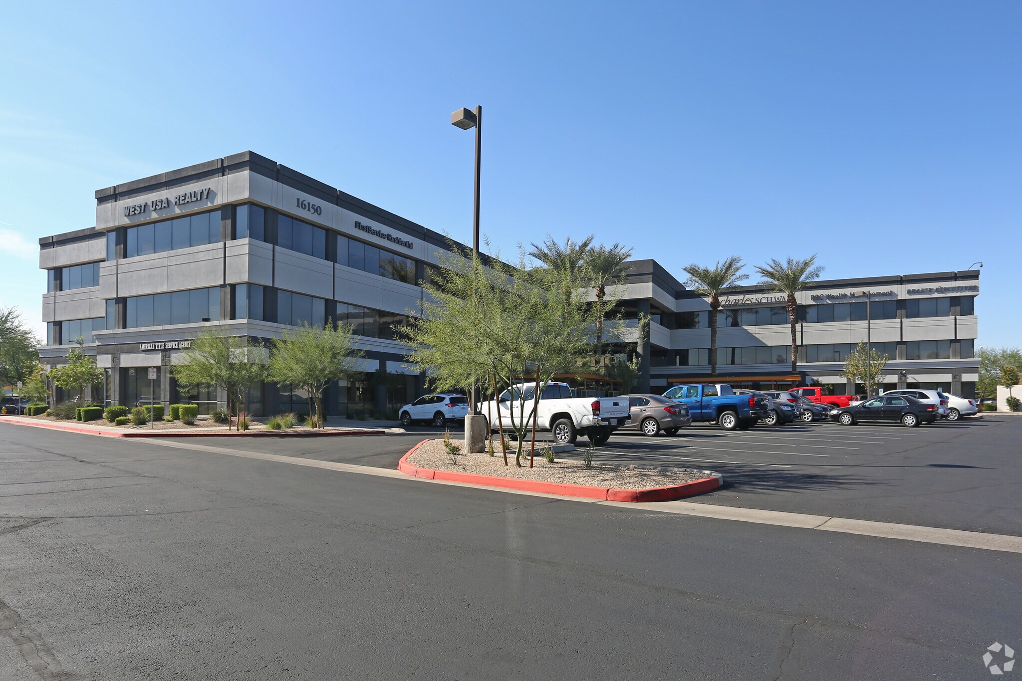 16150 N Arrowhead Fountains Ctr Dr, Peoria, AZ à louer Photo de l’immeuble– Image 1 sur 10