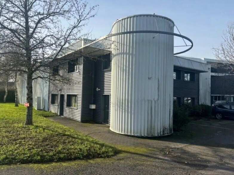 Local d’activités dans La Chapelle-sur-Erdre à louer - Photo de l’immeuble – Image 2 sur 8