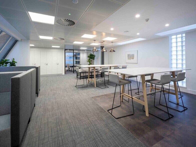 198 High Holborn, Londres à vendre - Photo de l’immeuble – Image 2 sur 15