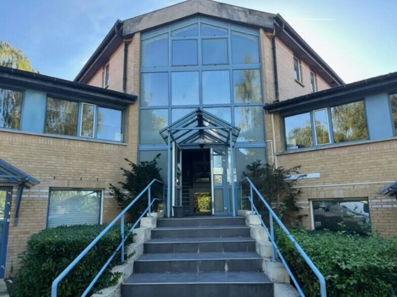 Bureau dans Puiseux-Pontoise à louer - Photo de l’immeuble – Image 2 sur 12